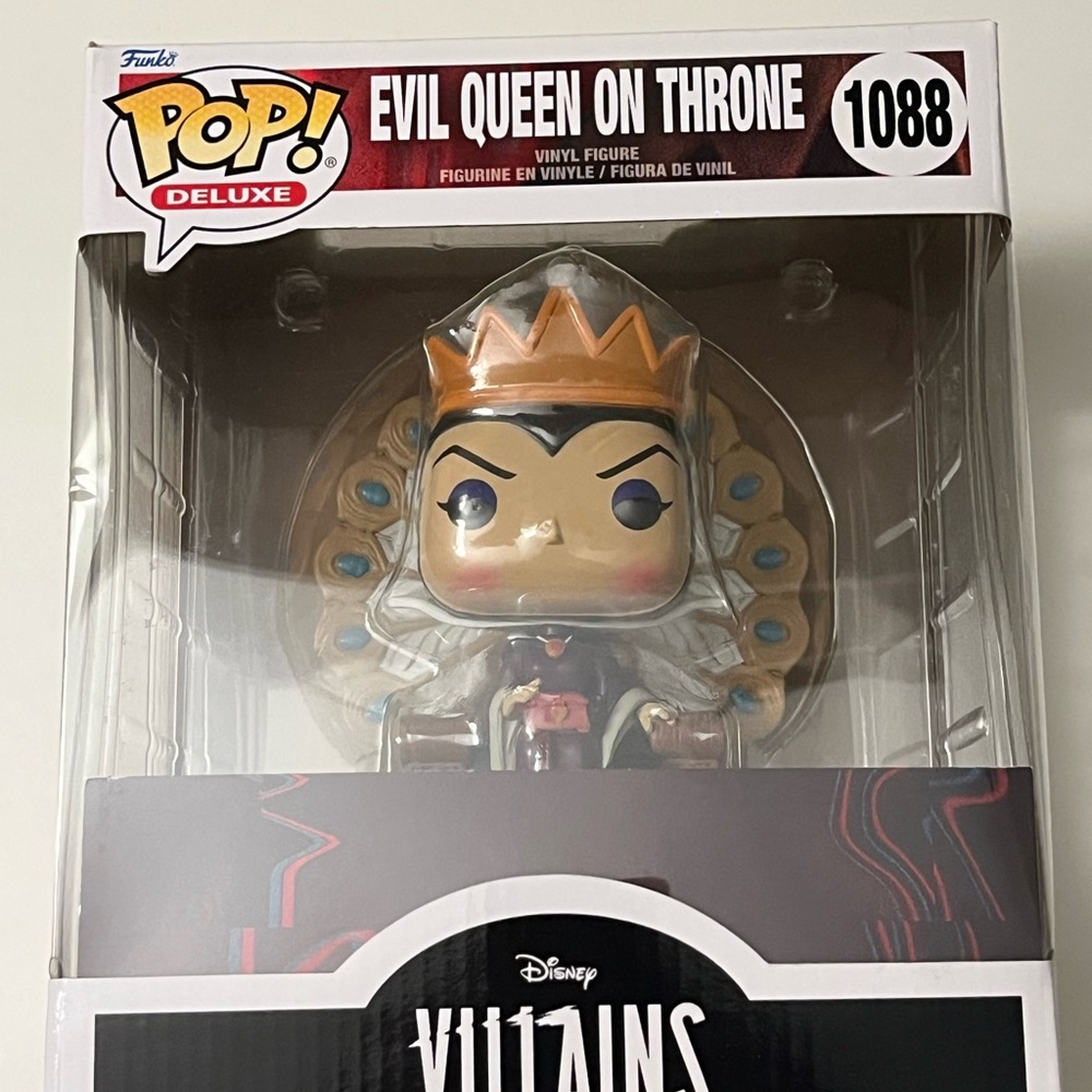 Disney Villains Evil Queen on Throne Figure
